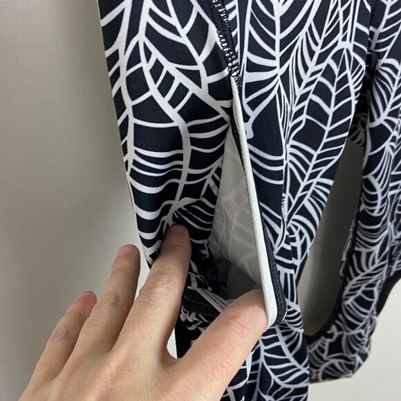 Lululemon Run A Marathon Leggings Crop Black Print Size 4 High Rise Yoga Pants - Picture 7 of 13